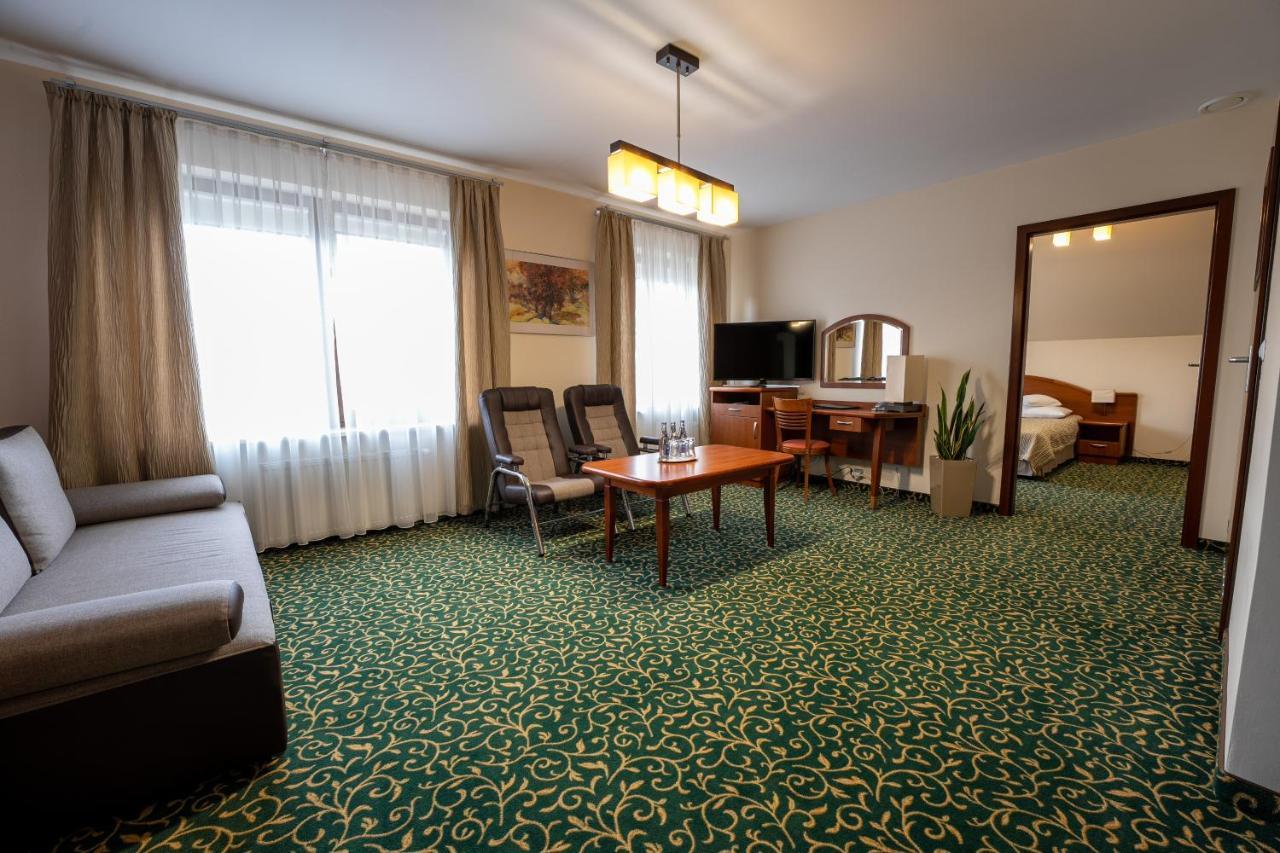 Hotel Szelcow เลสโก ภายนอก รูปภาพ