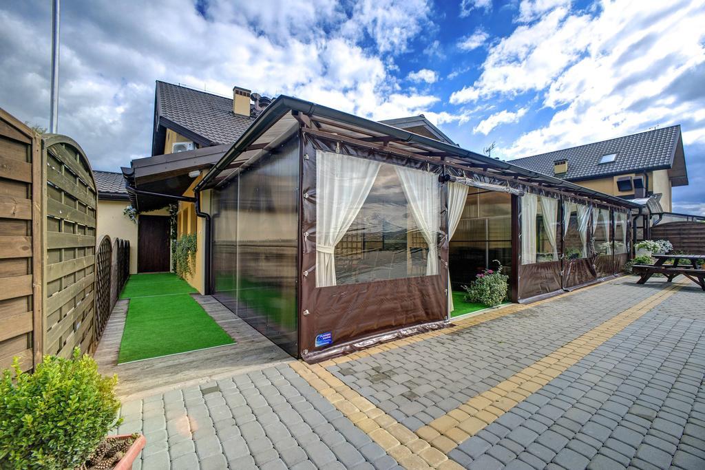 Hotel Szelcow เลสโก ภายนอก รูปภาพ