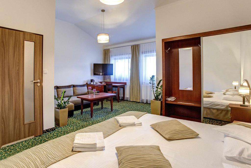Hotel Szelcow เลสโก ภายนอก รูปภาพ
