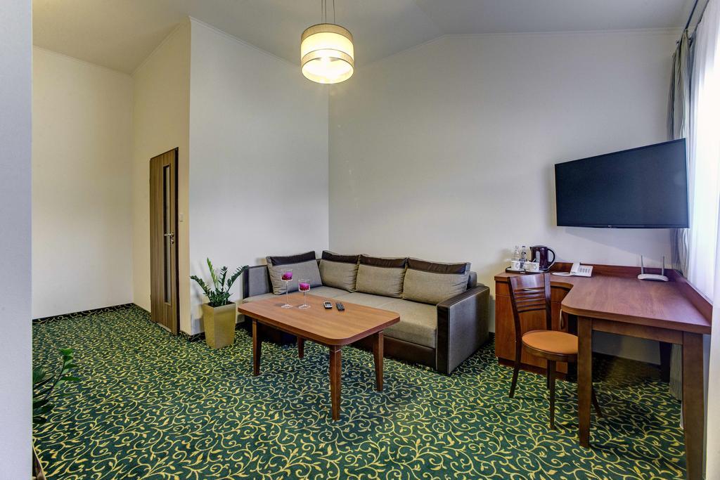 Hotel Szelcow เลสโก ภายนอก รูปภาพ