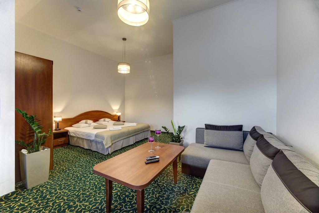 Hotel Szelcow เลสโก ภายนอก รูปภาพ