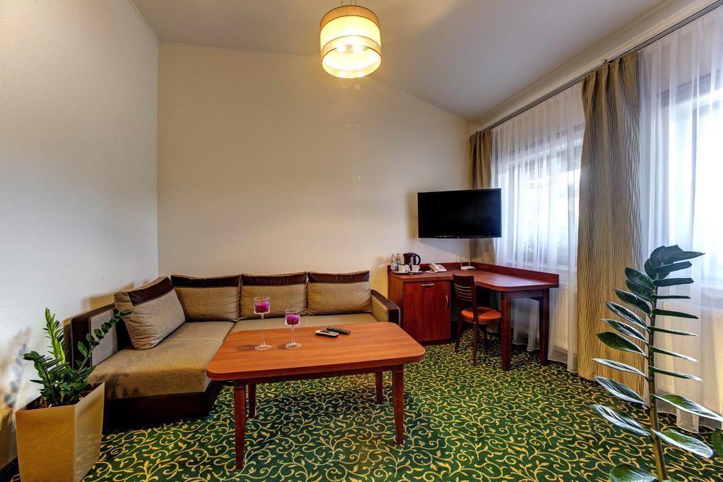 Hotel Szelcow เลสโก ภายนอก รูปภาพ